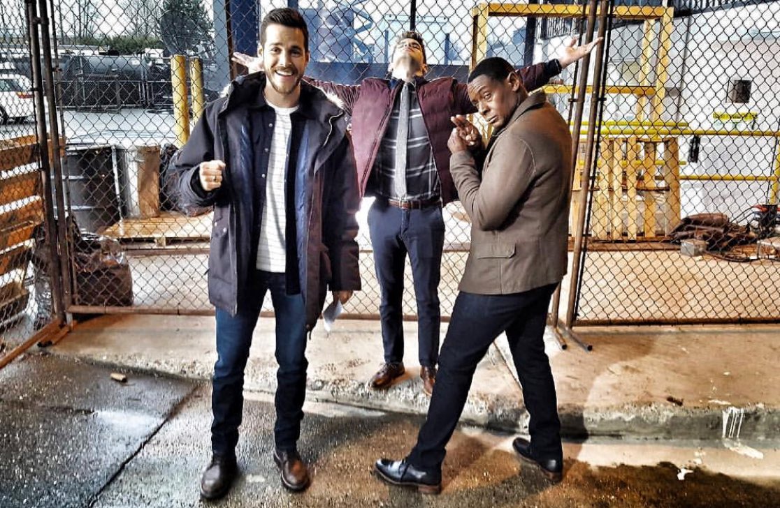 superiorkaramel's tweet photo. “Jonn, Winn and Mon El band together to fix the Legion Ship.” https://t.co/62wyzJlqb0