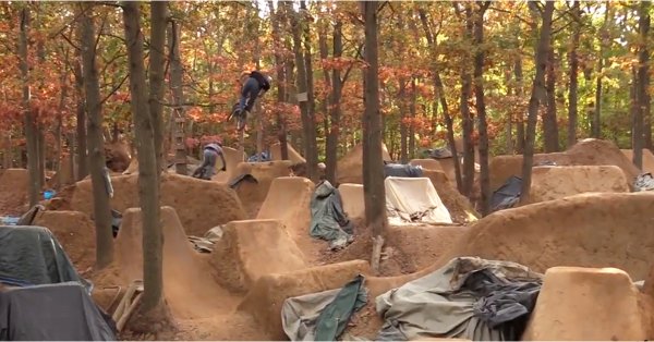 Manmade is back and they’ve come out swinging with this rockin’ ten minute Long Island trails mix!
canyoudigitbmx.com/manmade-back-n…