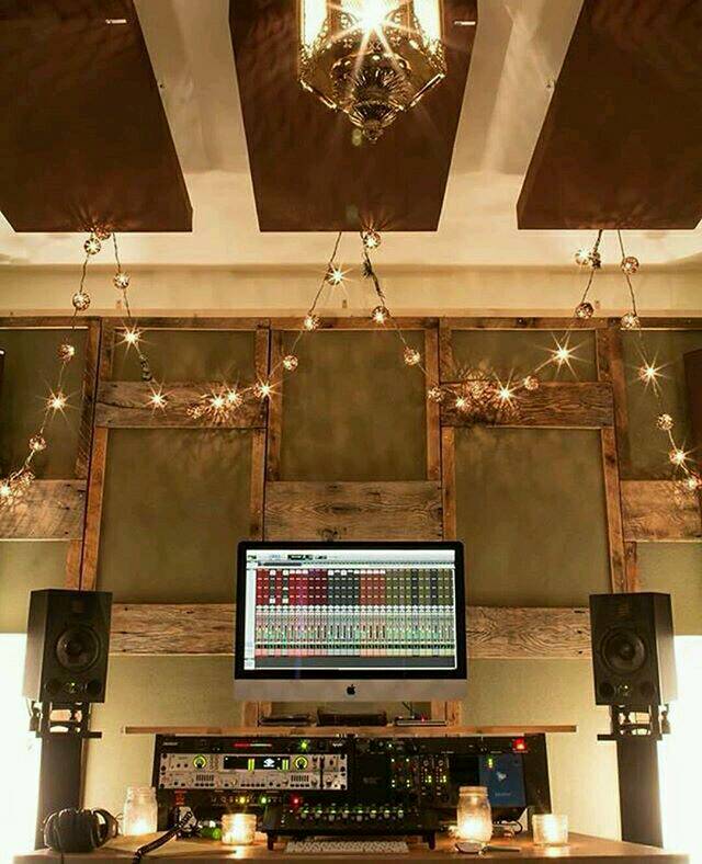 Wir wünschen euch ein kreatives Wochenende...

#studio #music #recordingstudio #homestudio