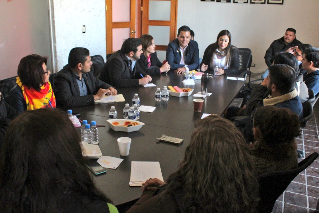 cnopdurango's tweet photo. Junta de organización con el equipo CNOP, para la visita de nuestro Pre Candidato a la Presidencia de la República @JoseAMeadeK 
CNOP Estatal y Municipal
¡Equipo que construye! https://t.co/5mAlq8WzLd