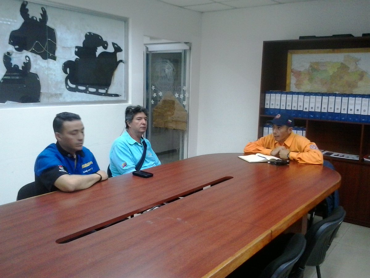 PCADMiranda's tweet image. Reunión efectuada en la sala de reuniones del CESPRAD con Coordinadores de la Asociación Civil Venezuela 4x4, agrupación que apoya en los traslados a los Salvavidas de Miranda del eje Higuerote en las temporadas de Carnaval y Semana Santa.