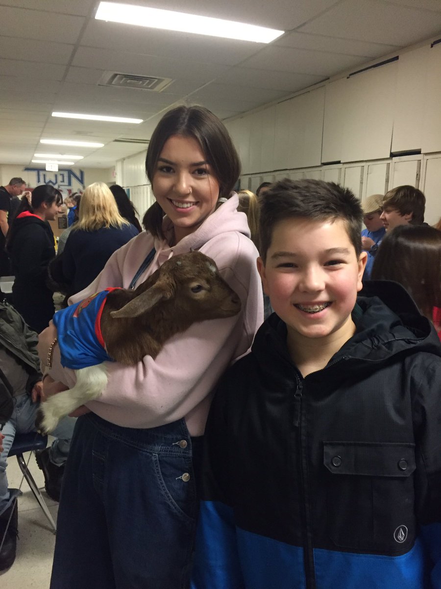 krmiller86's tweet photo. Uptergrove intermediates enjoying all there is to offer at the Twin Lakes Tech Expo! Thanks for having us @TwinLakes_SS! @JamesLangner https://t.co/2xbPlZVp6e