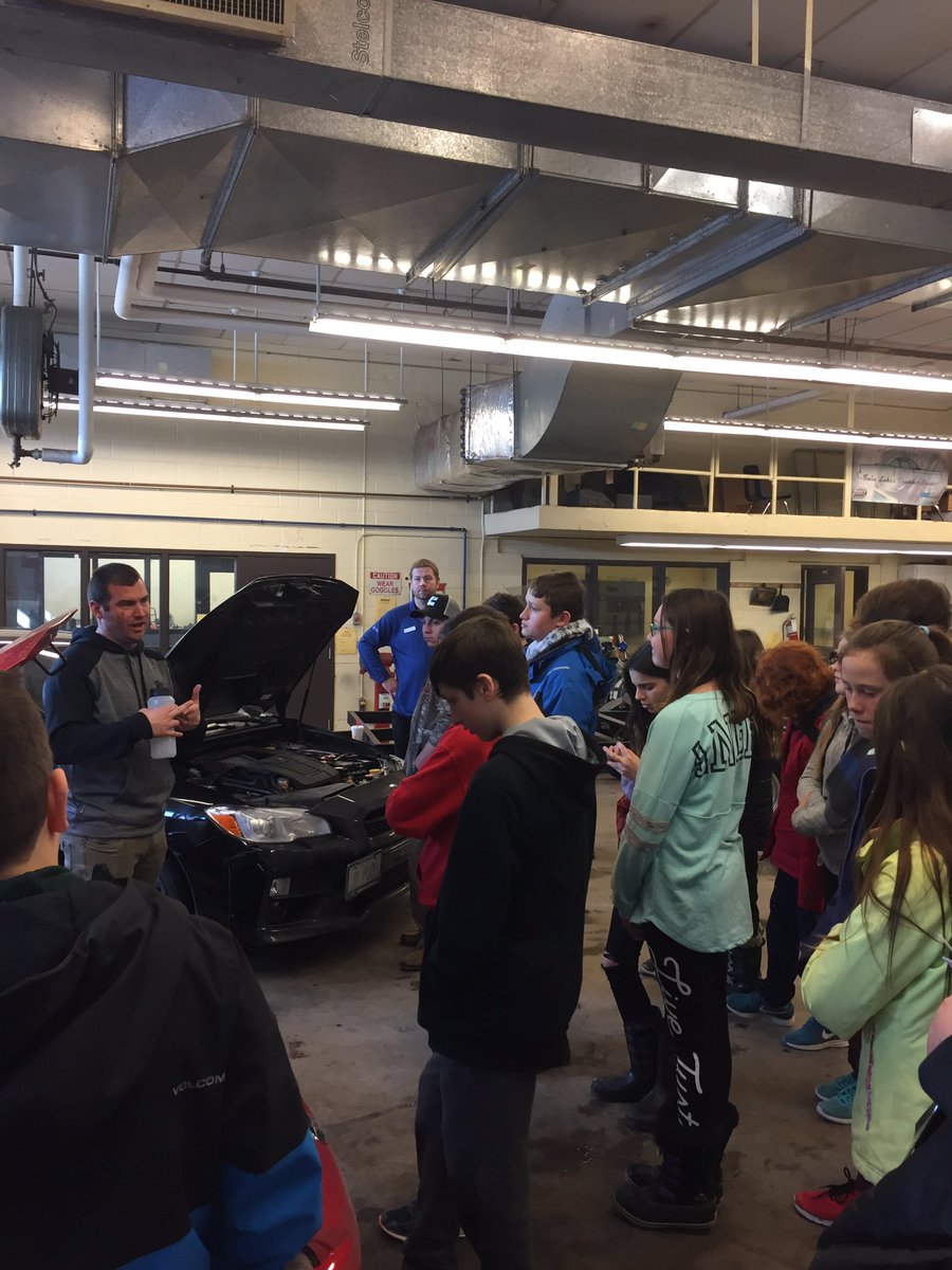 krmiller86's tweet photo. Uptergrove intermediates enjoying all there is to offer at the Twin Lakes Tech Expo! Thanks for having us @TwinLakes_SS! @JamesLangner https://t.co/2xbPlZVp6e