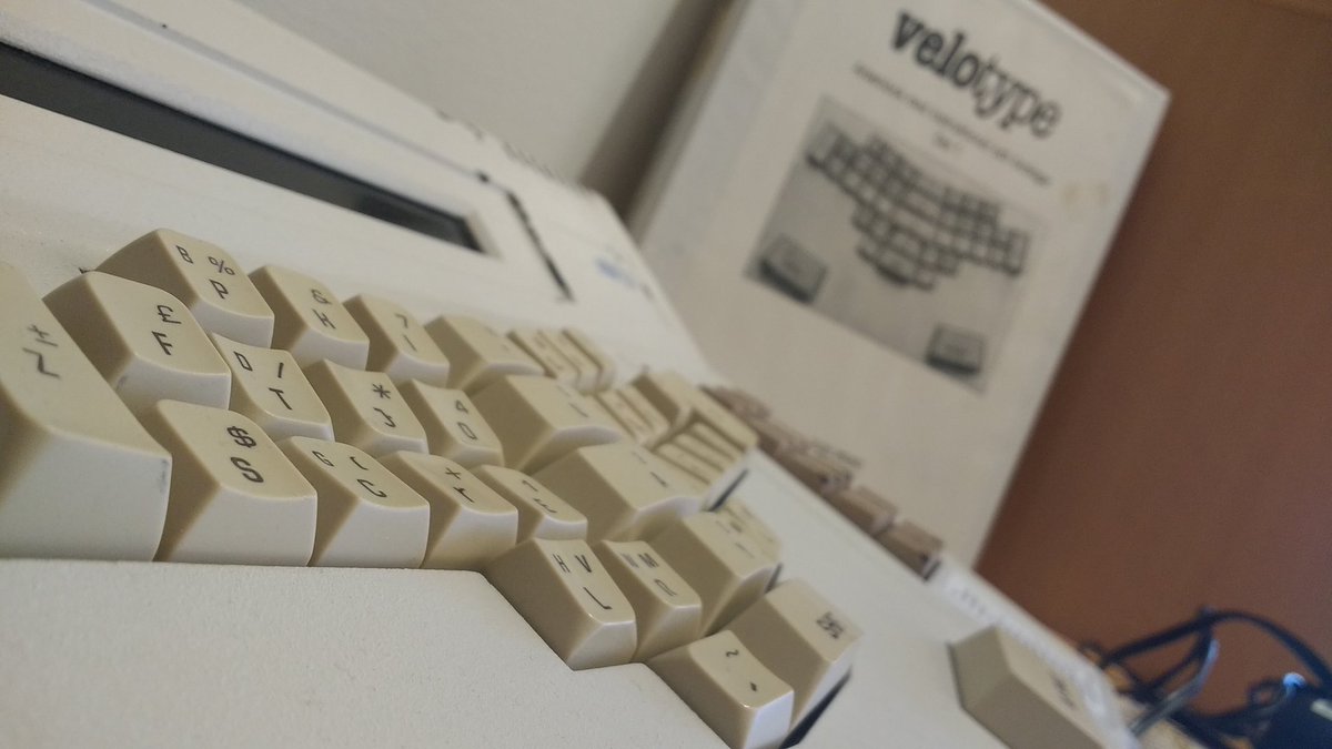 altemark's tweet photo. Bow down before the might of the original #VELOTYPE ... such a machine of terror (initial contact), splendor (learning to type SDRANDS), beauty (+~900 characters per minute) #sttr #veyboard #mechanicalkeyboard #geekhack #deskthority https://t.co/1gqT08hORH