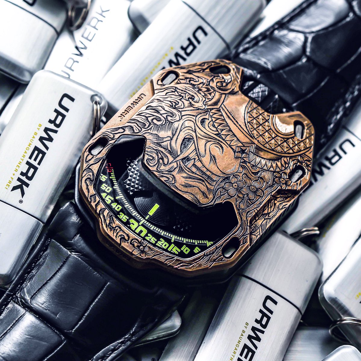 URWERK_Geneve's tweet photo. Samurai Warrior! A special unique piece UR-105 Bronze created for @revolution.watch
Created by founding editor Wei Koh and Johnny Dowell Revolution’s in-house engraver.
#urwerk #ur105 #warrior #samurai #revolution #revo #revolutionwatch #kingnerd #unique #piece https://t.co/eIfqTLG6tT