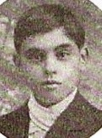 Llibertatcat's tweet photo. #Taldiacomavui   https://t.co/LIUSVG1ypD  [1919] Grups espanyolistes assassinen el jove catalanista (17 anys) Manuel Miralpeix per dur un llacet amb la bandera catalana.
 La “Liga Patriótica Espanyola” (militars i espanyolistes radicals) van sortir a matar “separatistes” https://t.co/36BNLyIh4O