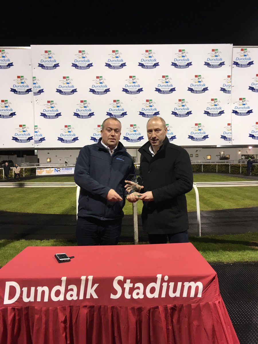 Gerry Matthews <a href="/matthewscoaches/">Matthews Coach Hire</a> presents the trophy to a member of The Last Chance Saloon Partnership who won The Matthews.ie Trip to Cheltenham 2018 Handicap with Carvelas!