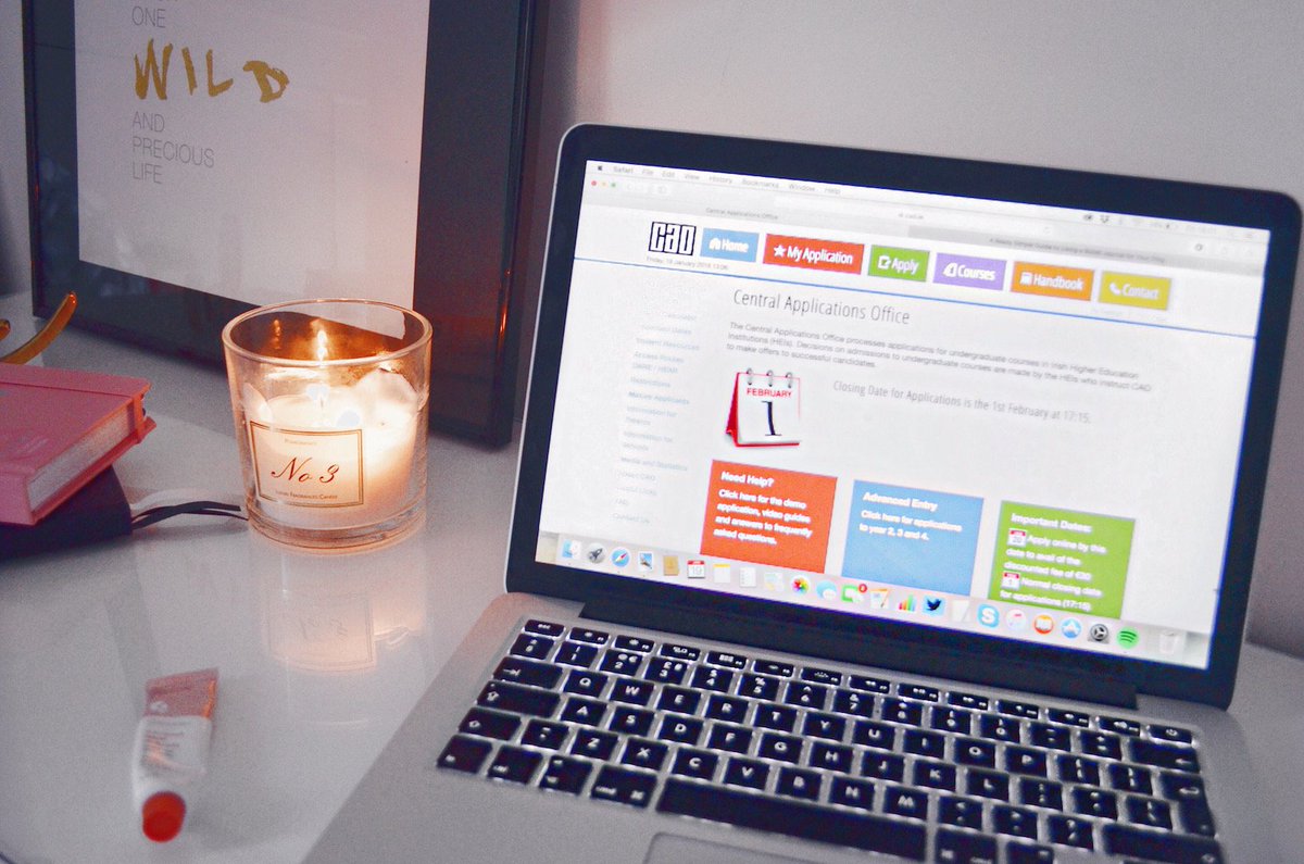 Missydotie's tweet photo. EVERYTHING YOU NEED TO KNOW ABOUT THE CAO ๐https://t.co/FPoRDfkhAp #CAO2018 #caoapplications #leavingcert18 https://t.co/DshIk6WMGF