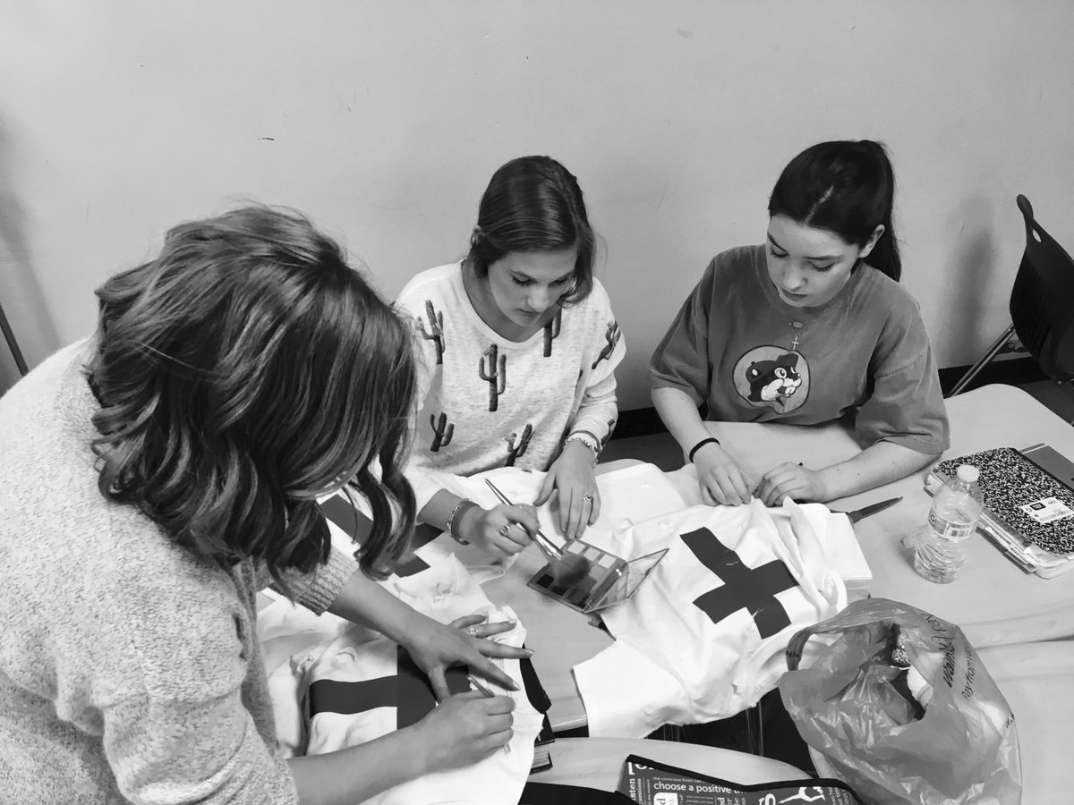 CherieHocevar's tweet photo. Students making props for their Middle Ages iMovie Trailer! #crusades #MiddleAges #WICOR #Collaboration #expectthebest #disdproud #eaglepride #decaturhs https://t.co/TfEv2CBQ1f