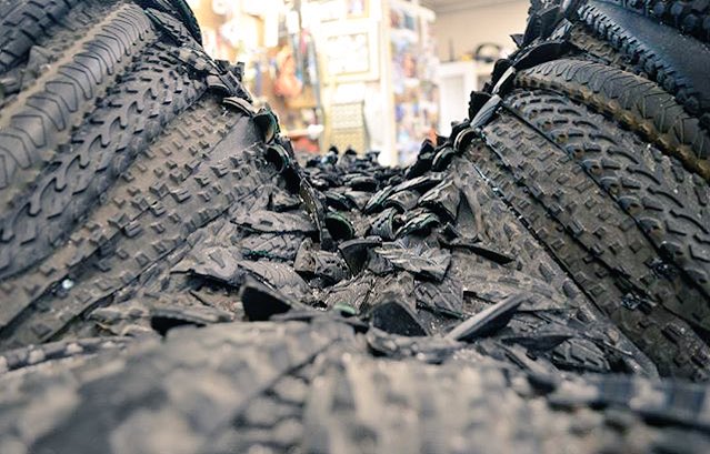 BWAvVenezuela's tweet photo. No dejamos de impresionarnos con el trabajo de @blake__mcfarland ¡increíble! Lo que logra con los cauchos usados es sorprendente #Cauchos #Wheels #Tires #blakemcfarland #bird #Cars #Bwav https://t.co/B5Jt97acLq
