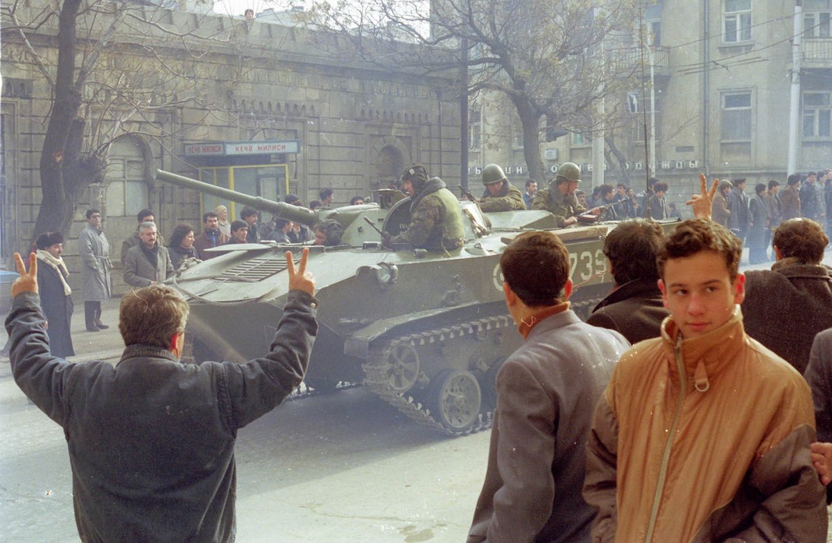 virtualkarabakh's tweet photo. #BlackJanuary - that day as a result of the interference of the #SovietTroops several hundreds of civilians were perished in the #Azerbaijani capital #Baku
We, Azerbaijanis’ would never forget this historic day! #20January #20Yanvar #Baku1990 #Azerbaijan #OurHistory https://t.co/q3Z4YiVHQ9
