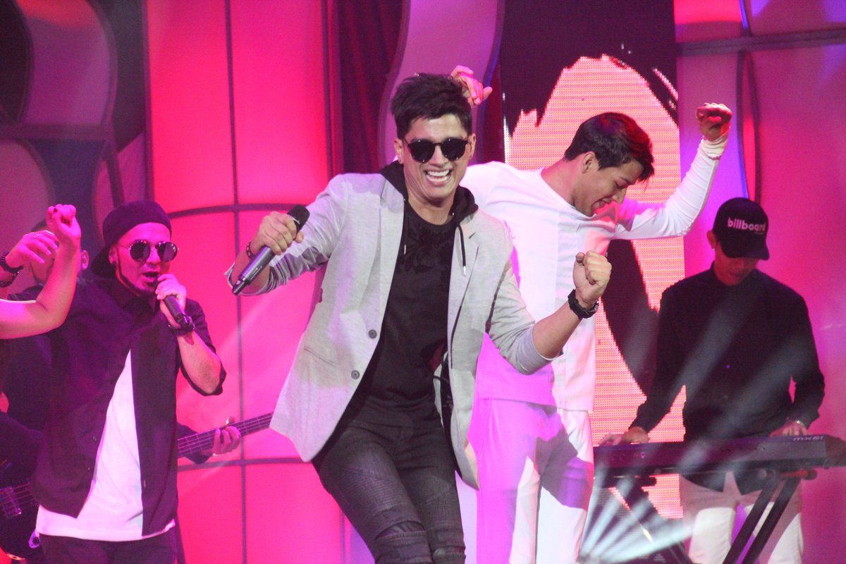 SabadoDCorazon_'s tweet photo. ¡Feliz viernes Venezuela! ¿Sabías qué el cantante venezolano @JUANMIGUELMusic estuvo presente en el escenario de #SabadoDeCorazon.? Te invitamos a revivirlo en este #EnFotos📸. https://t.co/LWUx5lP3bw
