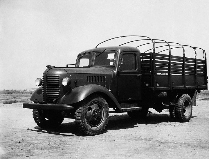 عبدالله الرشيد On Twitter وهذي حبيبة الشعب أول سيارة وأول شاحنة من شركة تويوتا اليابانية صنعت السيارة في عام 1936م والشاحنة عام 1947م