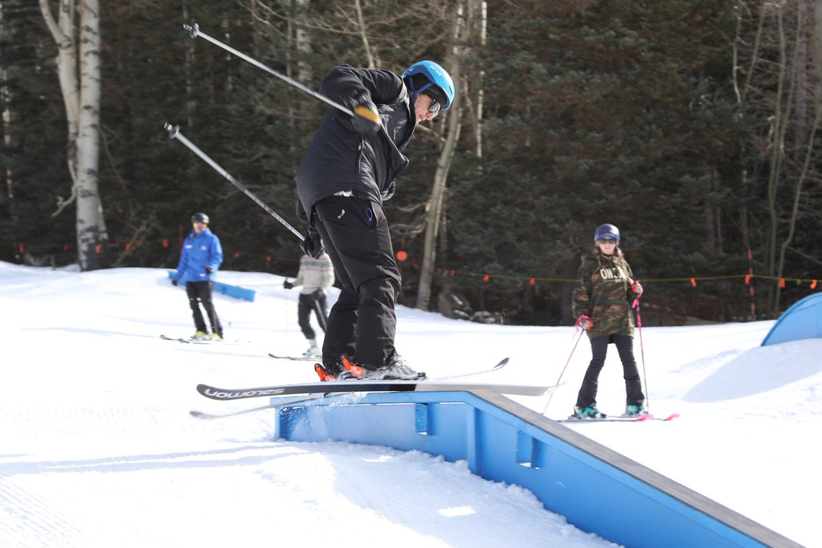 AZSnowbowl's tweet photo. Our @SunsetParks have been redesigned to now offer 26 park features! Come check them out! #winterishere #sunsetparks #snowbowl #shred #TGIT PC: Gordon Reeder https://t.co/oqaYTnU8l6