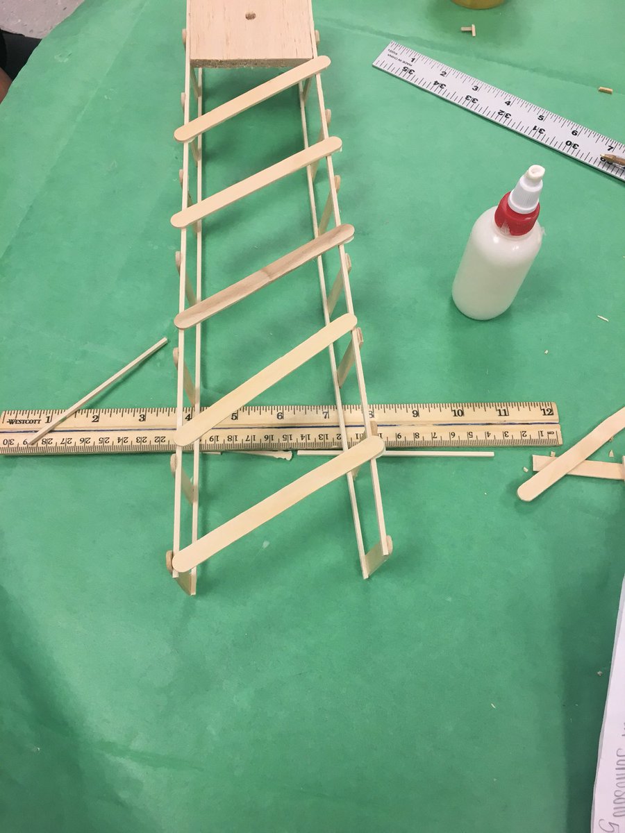 FDHSFOT's tweet photo. Students have a task where they are to build a crane with a precise critique. @FoTechRiggins @fdhsprincipal
@FDHSPTSO #TechEdIsSTEM https://t.co/RmoiZUBwgd