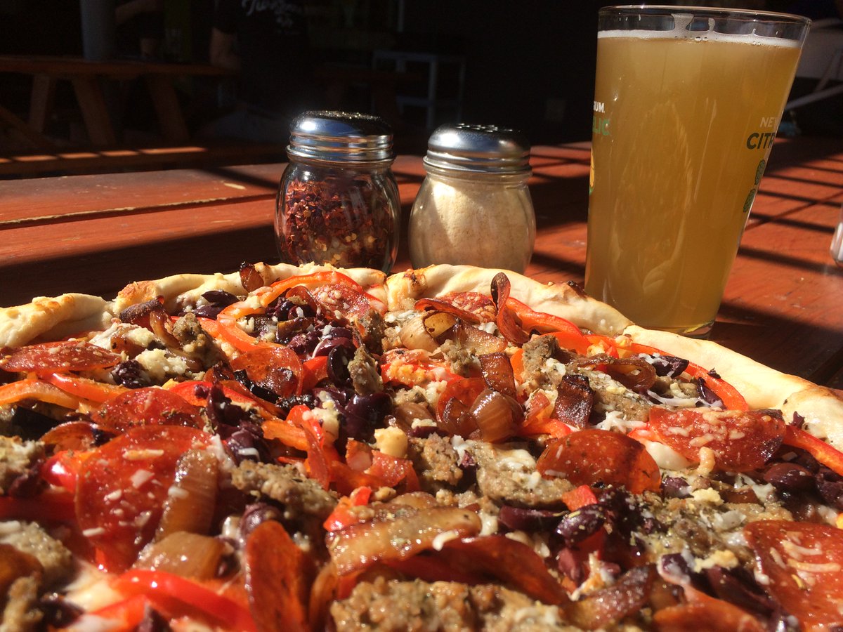 You've made it through the work week! Now treat yourself to a pie from your favorite late night pizza parlor. Try one of our specialty pie or create your own!

Skip the drive and order with #UberEats. Get your favorite Noble Pie Parlor grub delivered right to your house.