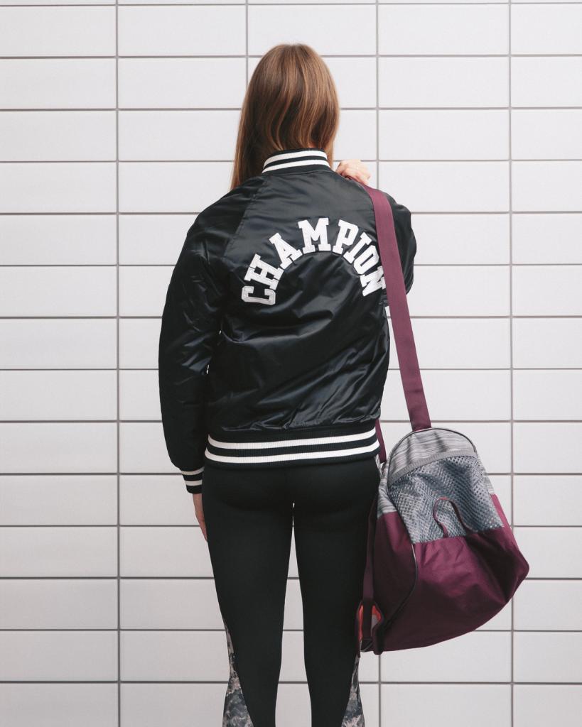 hudsonsbay's tweet photo. Comfy & cool outfits for after-workout #HBActive. Shop these looks at https://t.co/JgHHPKReBe https://t.co/3bstKrE0st