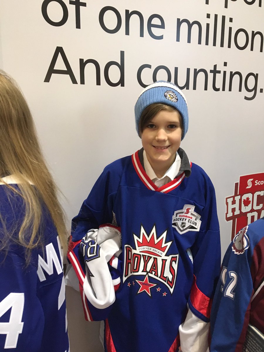 PaulaST100's tweet photo. Waiting his turn to meet the NHL alumni. #shdic https://t.co/GpHQoC572u