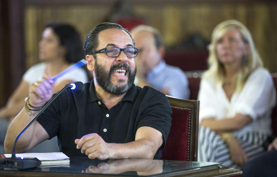 DiaPerfectoFM's tweet photo. #NotiDia El Bigotes, al abogado del Estado: "Conmigo ha estado muy serio, a Ronaldo le ofreció agua" https://t.co/Rmdnh4Kv3U https://t.co/aq5sQWQNX7
