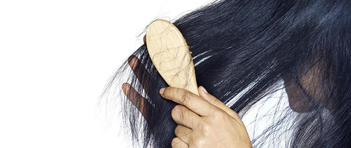 Madamefigaro's tweet photo. La #question #beaute qu'on se pose toutes : comment ralentir l'#affinement du #cheveu lié à l'âge ? #Coiffure #Astuces >> https://t.co/HPbKgyhybD https://t.co/VfqSmPLS8N