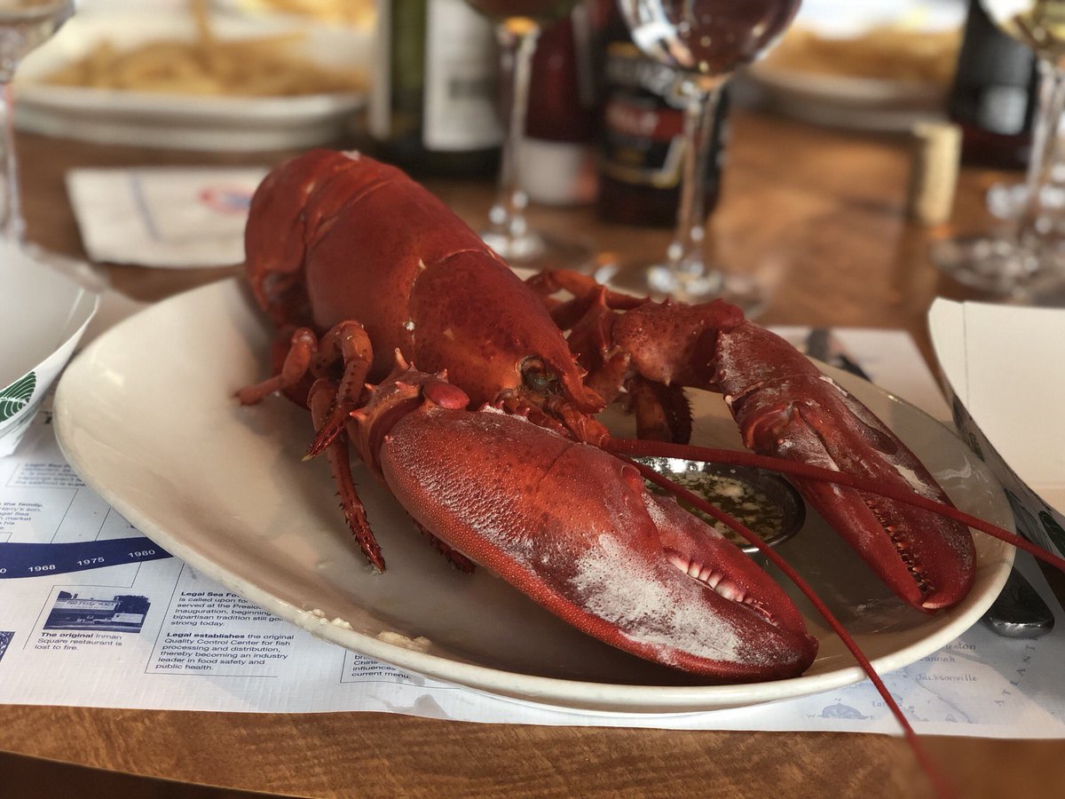 Boston, here I am! Quick quizz: what pairs extremely well with <a href="/chateau_fargues/">Château de Fargues</a>? #UGCB2018 #NotADesertWine #WineTasting #ThereIsASubtleHintInThePicture