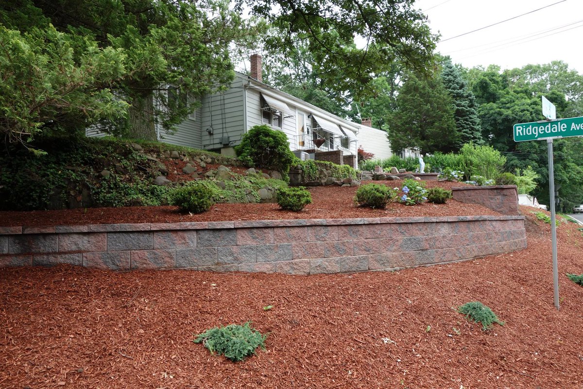 PrimeBuilds's tweet image. Front yard retaining wall and landscaping done by @PrimeBuilds .  #PrimeBuilds #PrimeConstructionRemodeling #ExcellenceIsAHabit #ThisIsOurWork
