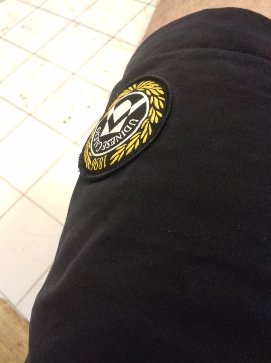 vvv_erona's tweet photo. Giorno 29:allenamento con l' @Udinese_1896 sempre nel cuore,o per meglio dire nelle coscie...
#BeHappy #tvlifestyle #WorkHard #playhard #training #cuorerossublu #forzaaurora #diffidaticlub #oraesemprestadiofriuli #odioeternoalcalciomoderno #redbullmerda #100giornidatommasoverona https://t.co/G037V6wDSU