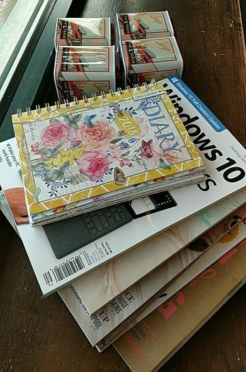 sleepyinIl's tweet image. #librarian problem -. Been in B&amp;amp;N for 5 minutes and I already have too much to carry.  Haven&apos;t made it the fiction and nonfiction books yet.... #librarianproblem #librarian #readers #somanybooks