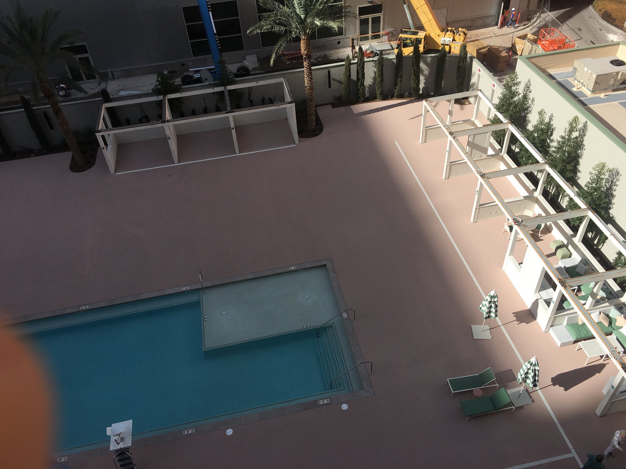 park mgm heated pool