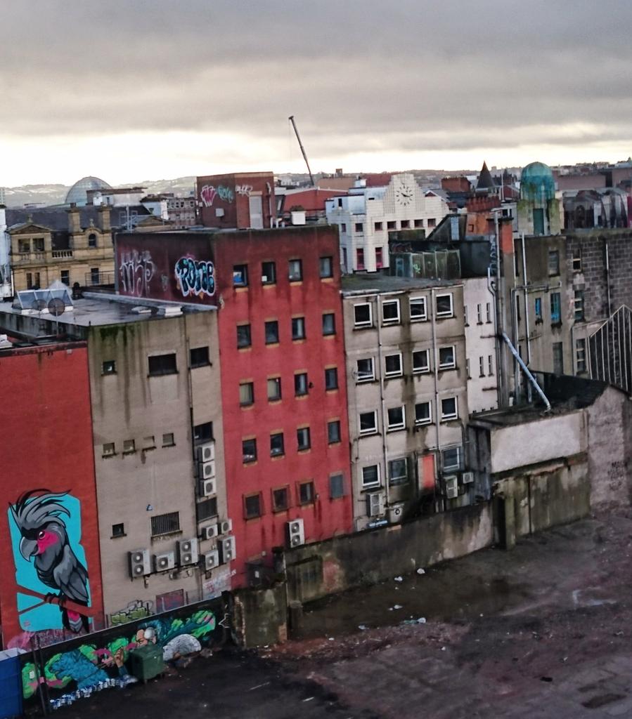 ArtDecoBankBfst's tweet photo. Me &amp; @SinclairBelfast spied from desolate space behind (by @bohoman) having our daily tête-à-tête. Guess what about? https://t.co/EEHVqGI0JN