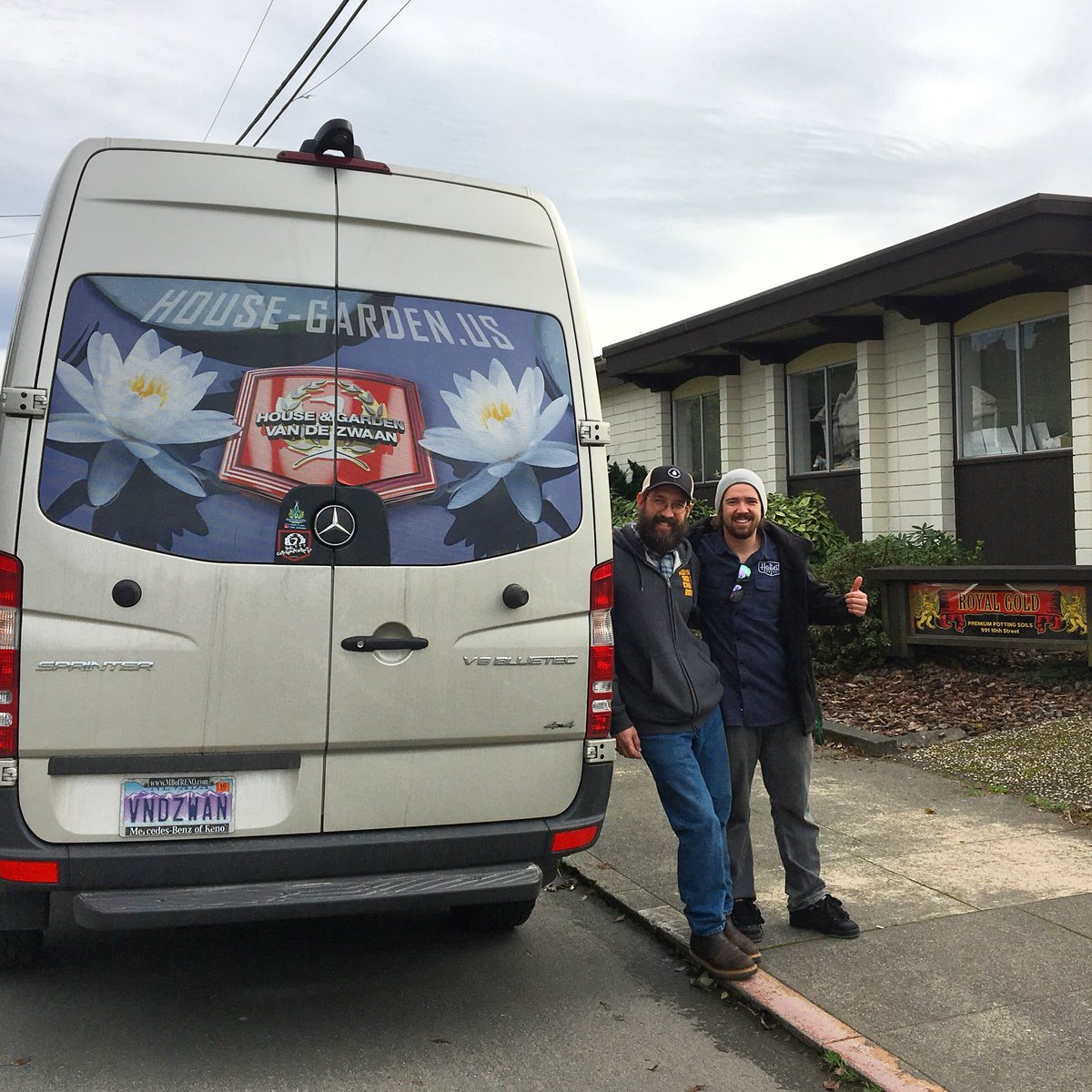 RoyalGoldSoil's tweet photo. Great to have some old friends up to visit the office! @VAN_DE_ZWAAN #royalgoldsoil #madeinhumboldt #grow4thegold #houseandgarden #growyourownsuccess https://t.co/iFBmWAAPna