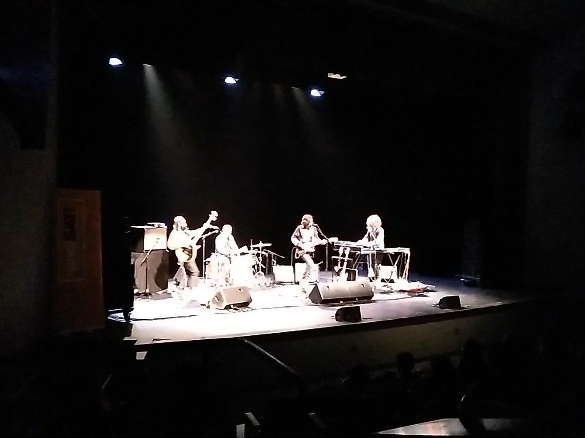 cicleencisat's tweet photo. Comença el concert de @XarimAreste al @sat_teatre.
Últim concert d'aquesta edició! https://t.co/PHmiIBdZ5P