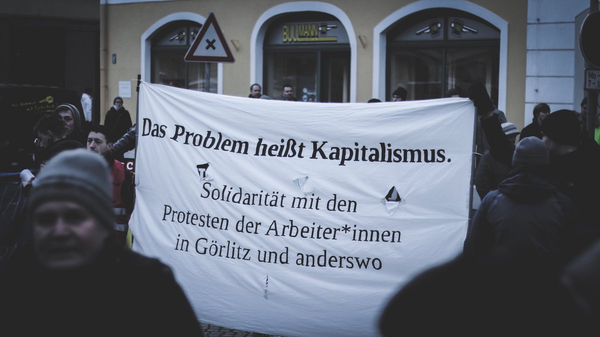 dersimonkaupert's tweet photo. Gute #Demo heute in #Görlitz für #SIEMENS & #BOMBARDIER
#SozialeFrage #WerdeBetriebsrat #sr2011 #ifs https://t.co/1ydBhlCIca