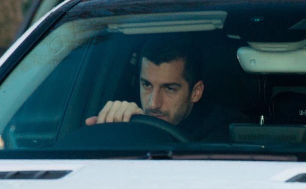 RealChefStirlo's tweet photo. Henrik Mkhitaryan allegedly wept at the Carrington training ground of Man Utd today. My source said he was devastated bidding farewell, but conversely keen on the move to the Gunners. Here he is leaving #mufc #afc #transferking https://t.co/hY1mX8S4P6