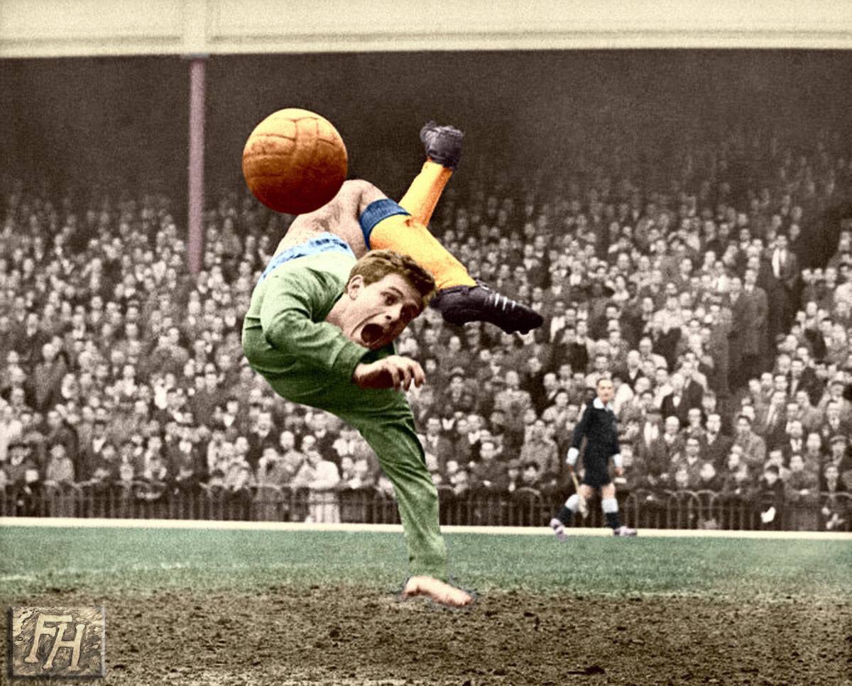 OldFootball11's tweet photo. Photo colorized by #DarioRomano
#BlackpoolFC goalkeeper #GordonWest with his miraculous save against Arsenal at #Highbury (1961)
This photo (taken by #RonBell) won first prize in the ‘Sports Pictures in the British Press, Pictures of the Year Competition’ in the same year. https://t.co/PbIXpeg4HN