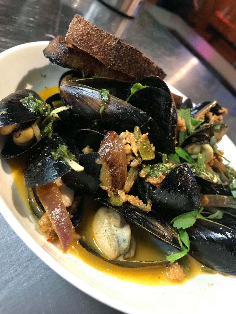 Dinner Special: Penn Cove Mussels, chicken chorizo, and poblano peppers made with our Kellerbier Mexicano. #nomnom #dale #fridayfoodporn