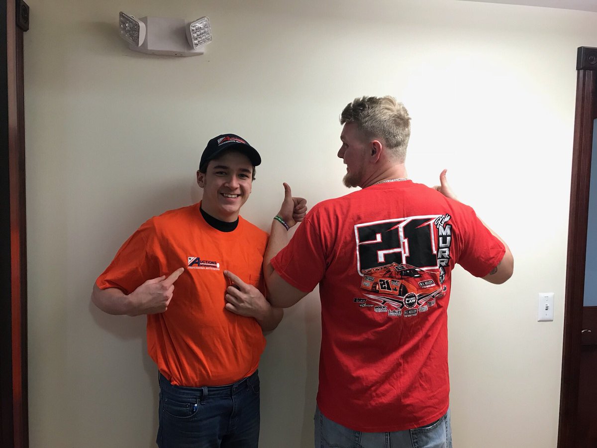 Murray_racing21's tweet photo. Happy to announce Auctions International will be on board for the 2018 race season. Everyone go like Auctions International on Facebook and go check out https://t.co/t0PsR2pXUu https://t.co/x7AeNsE99I