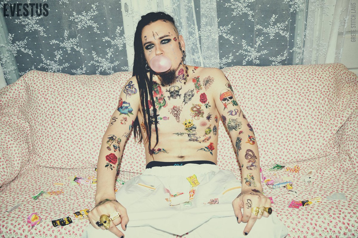 GreteLaus's tweet photo. #industrialmusic #evestus #bubblegum #tattoos #cholo :D Styling and photography by me - Grete Stitch Laus #darkart https://t.co/XrVeUcDcwl