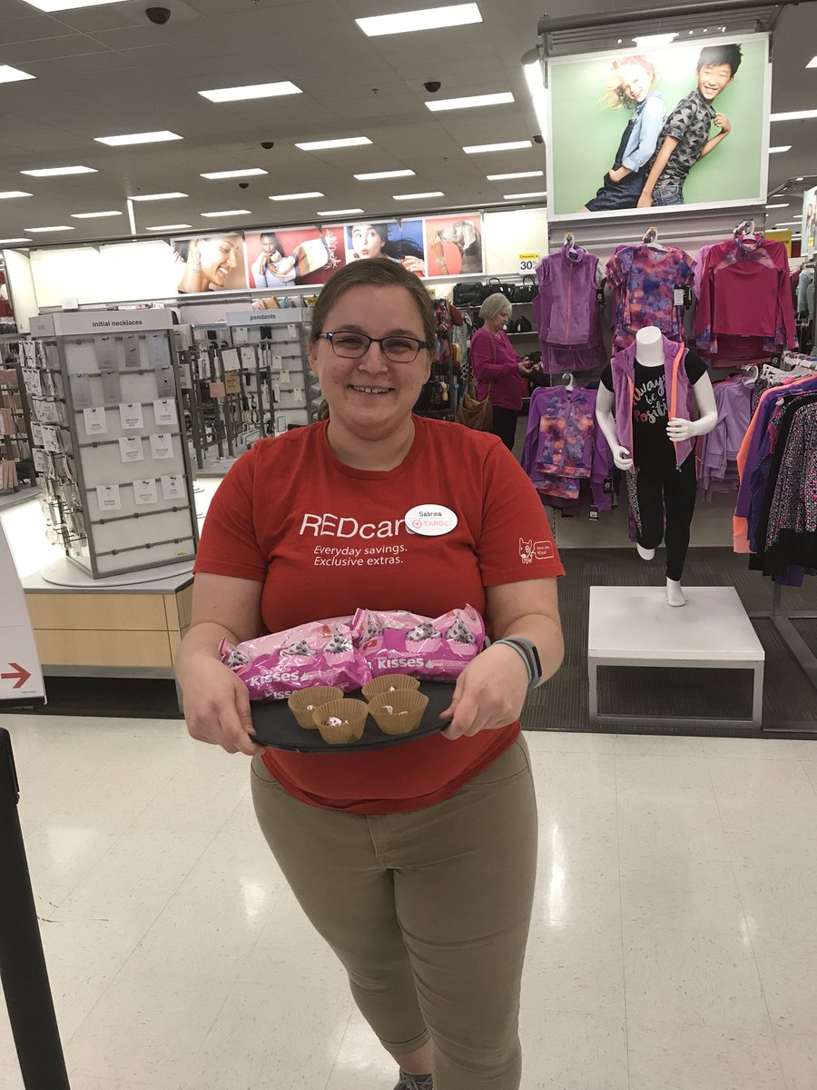 Sabrina sharing the cupcake Hershey kisses sampling! #yumyum <a href="/smsjuts/">Sabrina Sjuts</a> <a href="/DrewGuenther/">Drew Guenther</a>