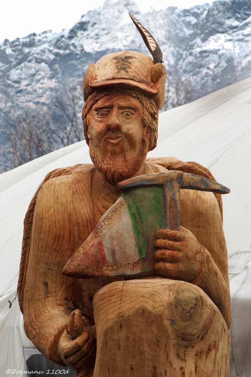 Alpino ! #alpini #italia #legno #scultura #arte #art #wood #ornavasso #lagrottadibabbonatale  #canon #potrait #ritratto #italia #soldier #soldati #cyberlink #immaginieparole #piemonte #tricolore #italy #top_italia_photo  <a href="/EmanueleZogno/">Emanuele Zogno</a> <a href="/NatGeoPhotos/">Nat Geo Photography</a> @EGTTOURS <a href="/CanonItaliaSpA/">Canon Italia</a>