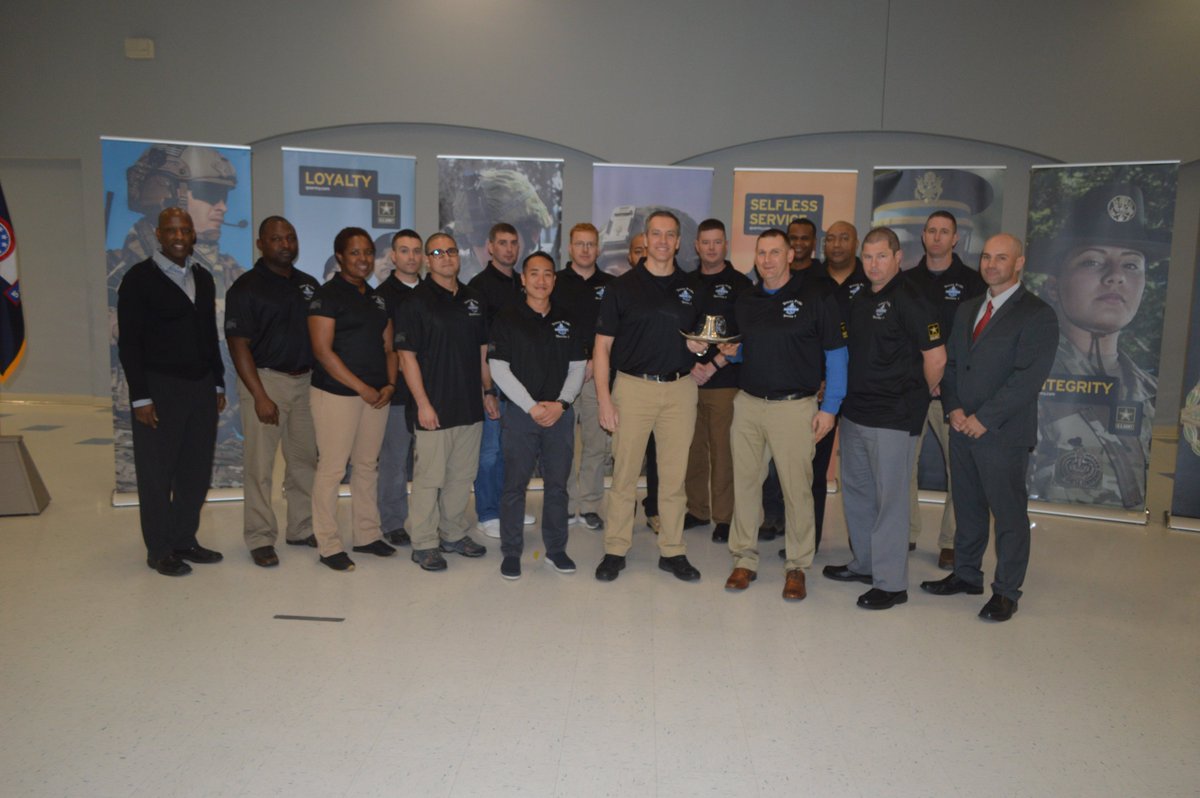5BdeUSAREC_CDR's tweet photo. CSM Craig Russell and I took time this Friday, 19 January to recognize outstanding Army Recruiters who have done so much to contribute to the recruiting mission in recent months. We conducted a ceremony on Fort Sam following this week's Operational Unit Assessment Briefings. https://t.co/OW2XxgZ65a