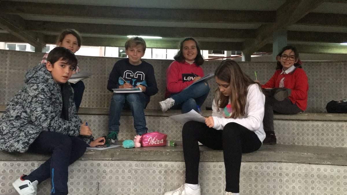 CtGrupos's tweet photo. Los peques de #GA2 tratando el tema de las 3 patas del taburete. @MaristasCt #GVX #GA2 #ConociendoaJesus https://t.co/qjL1ljnXe6