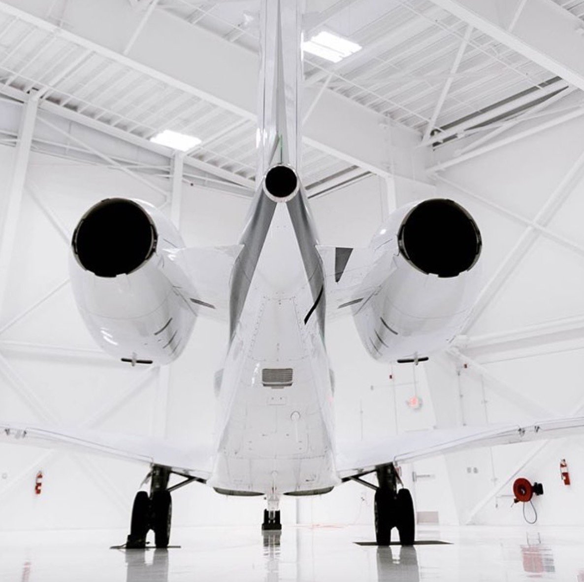 turnberryocean's tweet image. Weekend jet setting has never looked so good. Residents at #turnberryoceanclub will enjoy priority pricing at the state-of-the-art Fontainebleau Aviation facilities. #flyfamously #turnberrylife