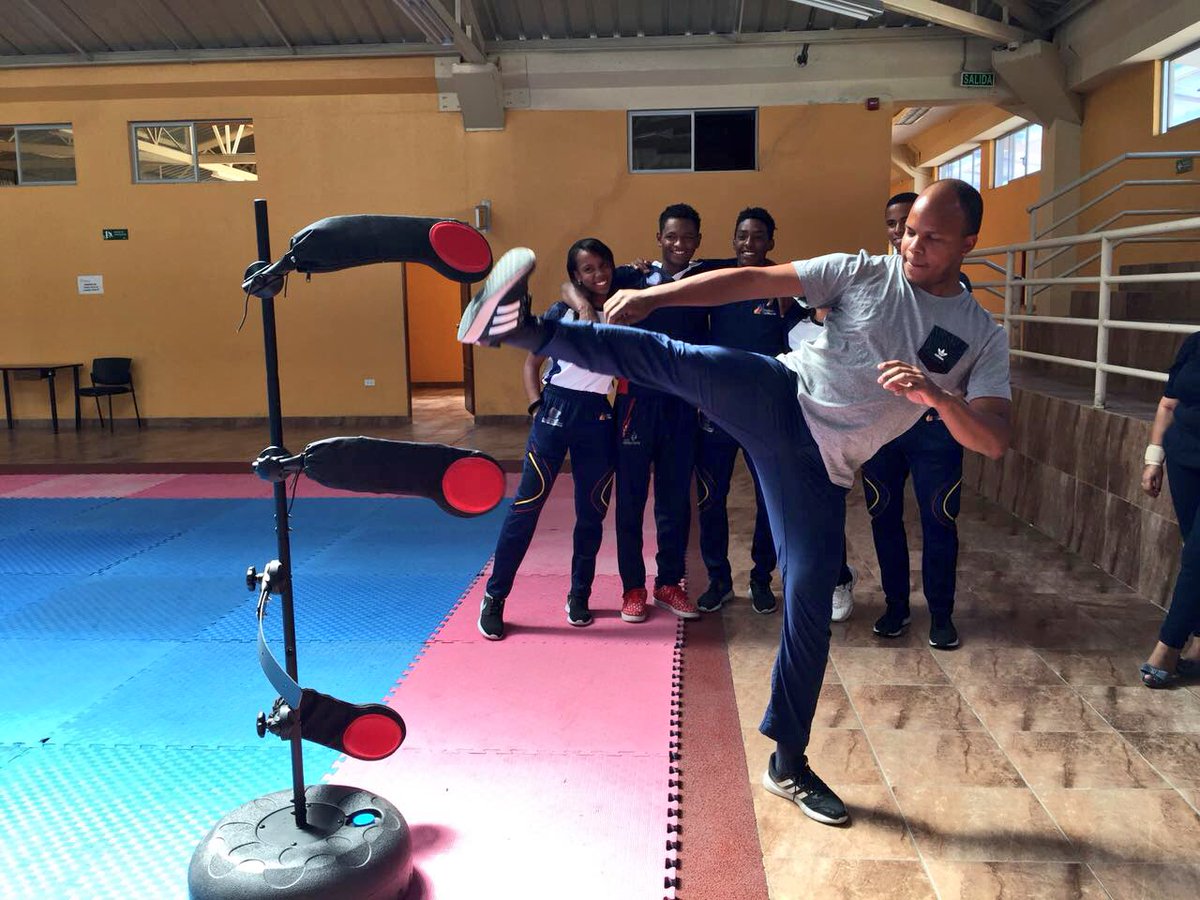 CEAR_EP's tweet photo. #CEARCarpuela recibió a @eliastenoriom Secretario Técnico de @JuventudesEcu quién compartió un tiempo junto a nuestros deportistas de #TaeKwonDo de #AltoRendimiento y deportistas #Paralímpicos durante el concentrado y realizó recorrido por nuestras instalaciones. https://t.co/jqiV4e47wg