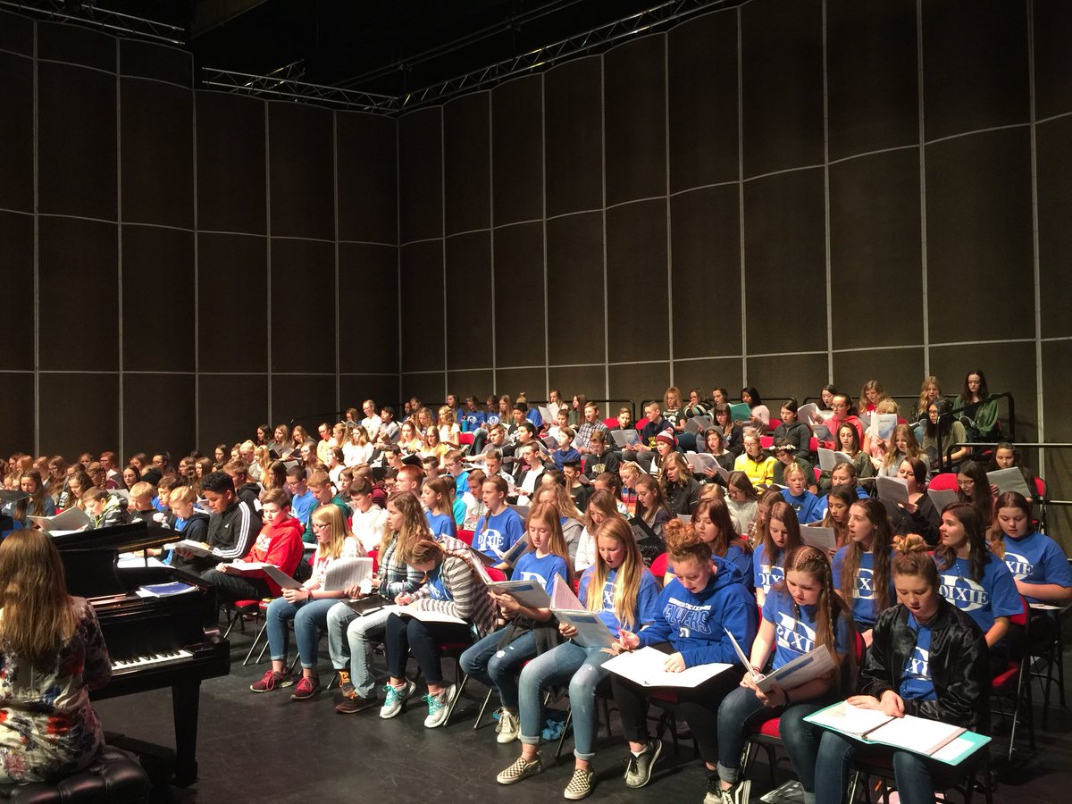 pineviewmusic's tweet photo. Having fun at WCSD Middle School Honor Choir. @wcsdArts @washk12 https://t.co/hzRZLkPjYU
