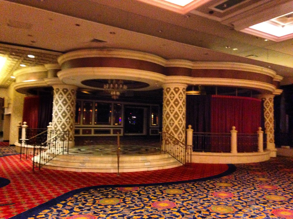 LinacreMedia's tweet photo. Site survey at #TheShowboat! Can't wait to be in #AtlanticCity with #RisingStarPromotions on Feb. 24, 2018, join us! #RingAnnouncer #Boxing #Boxeo 🎤👊💥💪🔥🌊☀️🏖 #FIGHTNIGHTLIVE #Facebook #FIGHTNIGHT #LinacreMediaEvents #LinacreMediaOnTV #ACFightNight https://t.co/wcp3NZRClc