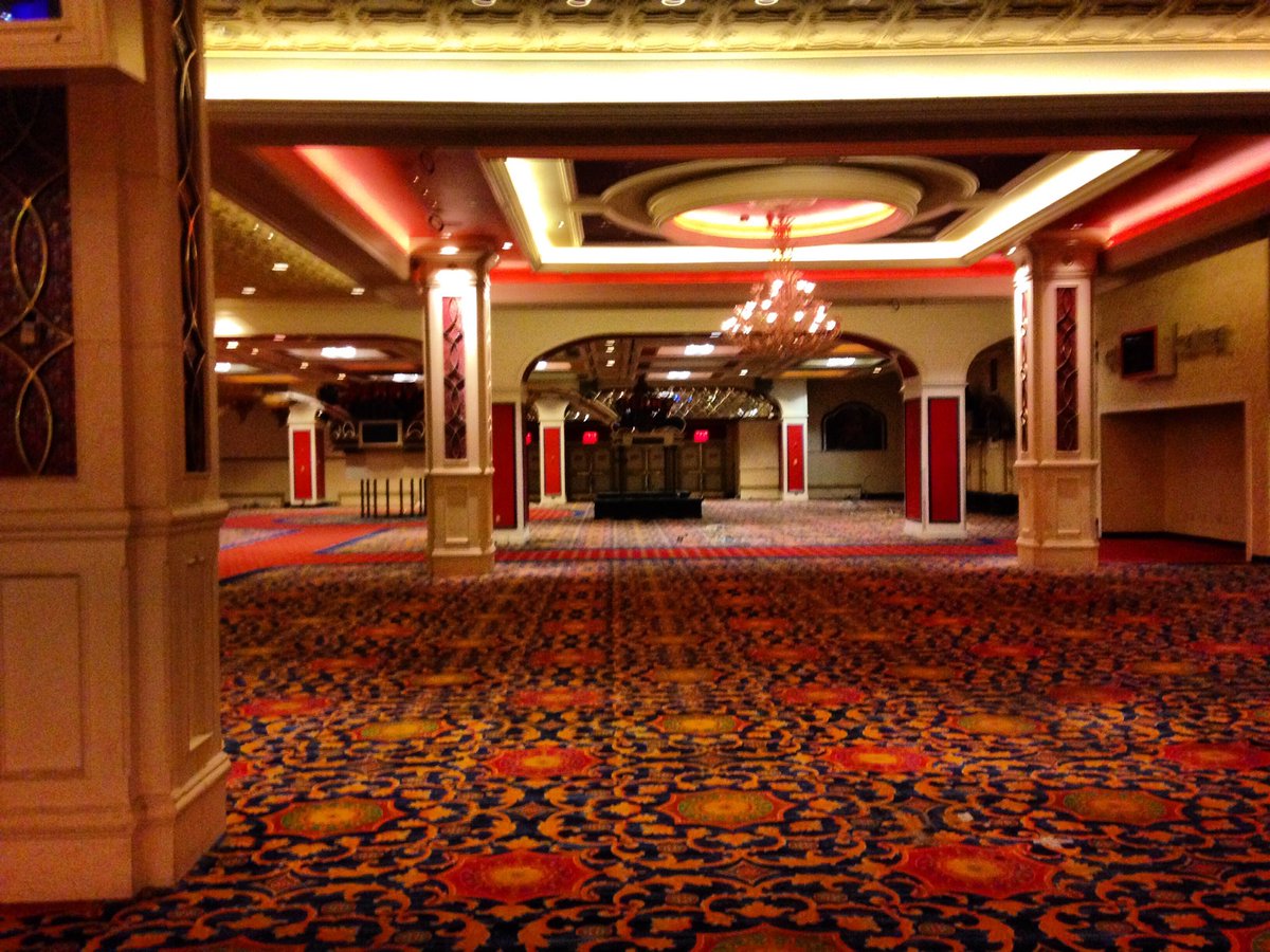 LinacreMedia's tweet photo. Site survey at #TheShowboat! Can't wait to be in #AtlanticCity with #RisingStarPromotions on Feb. 24, 2018, join us! #RingAnnouncer #Boxing #Boxeo 🎤👊💥💪🔥🌊☀️🏖 #FIGHTNIGHTLIVE #Facebook #FIGHTNIGHT #LinacreMediaEvents #LinacreMediaOnTV #ACFightNight https://t.co/wcp3NZRClc
