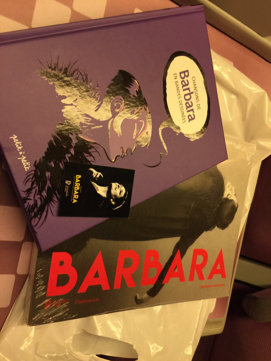 EmilienDeTours's tweet photo. Et il y a une boutique à la fin... Donc gros craquage : un aimant, le catalogue de l'expo, une bédé (que je vais chroniquer rapidement pour @PlaneteBD) https://t.co/wZSZJMblBK