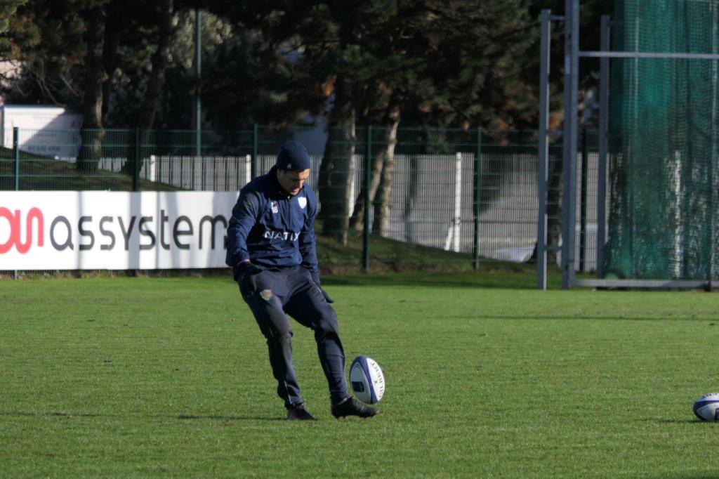 DanCarter's tweet photo. The art of the drop kick. Practice makes perfect. https://t.co/9VD1Oa67V3