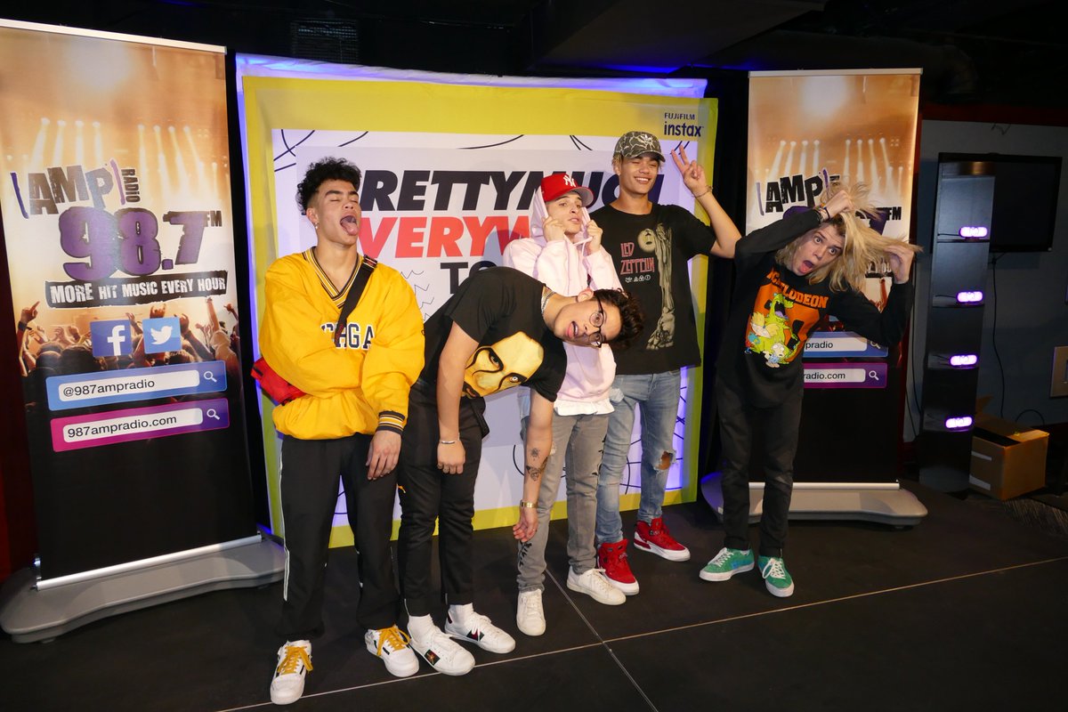 PMUCHUpdates's tweet photo. PRETTYMUCH backstage https://t.co/am0IMpqlPB